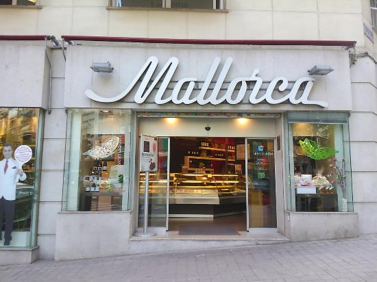 Pastelería Mallorca es otra de las pastelerías que prepara panettone artesano en Madrid