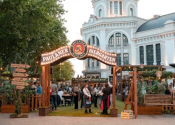 Paulaner cerveza biergarten.